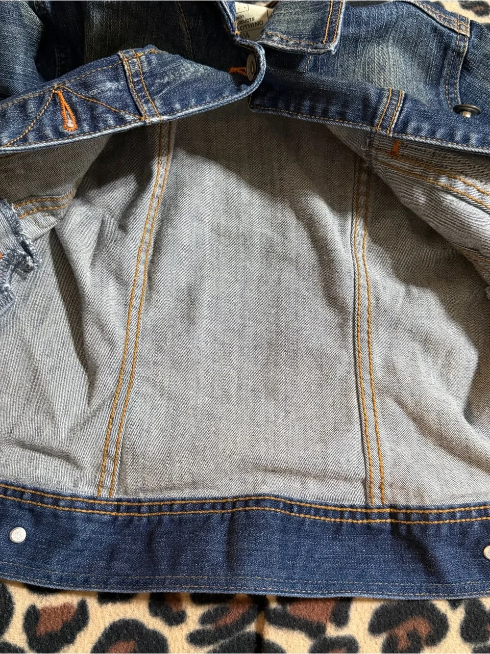2000s vintage style cropped fitted denim jean jacket